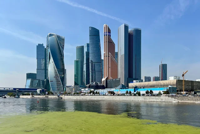 набережная Тараса Шевченко, Москва-река, Москва-Сити, Центральный выставочный комплекс «Экспоцентр»