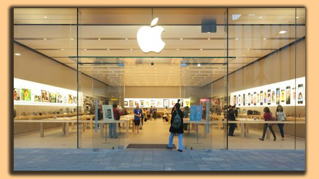 Apple Opens Its First Store in India