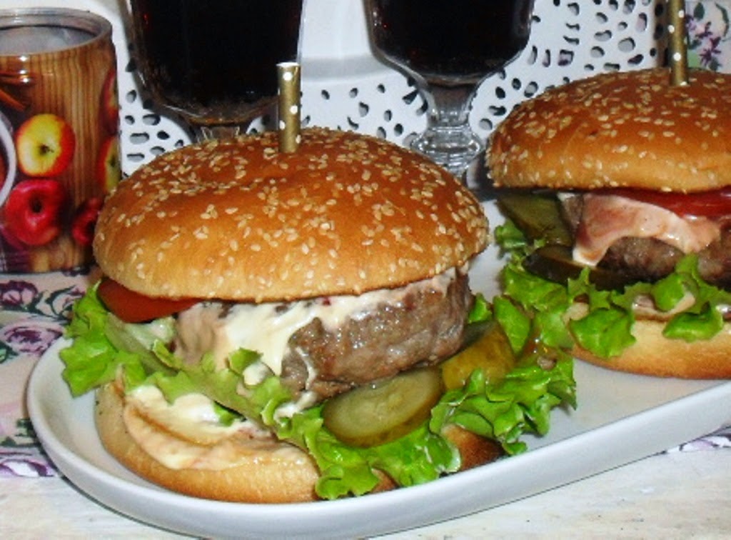 http://www.magicznezyciemarty.pl/2014/11/kolacja-we-dwoje-czyli-burgery-na-ostro.html