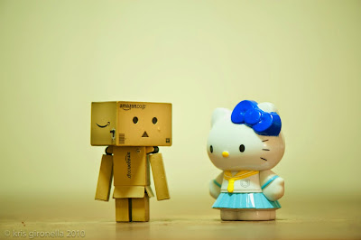 Gambar Hello Kitty Menangis Sedih Bersama Danbo Galau Sad 