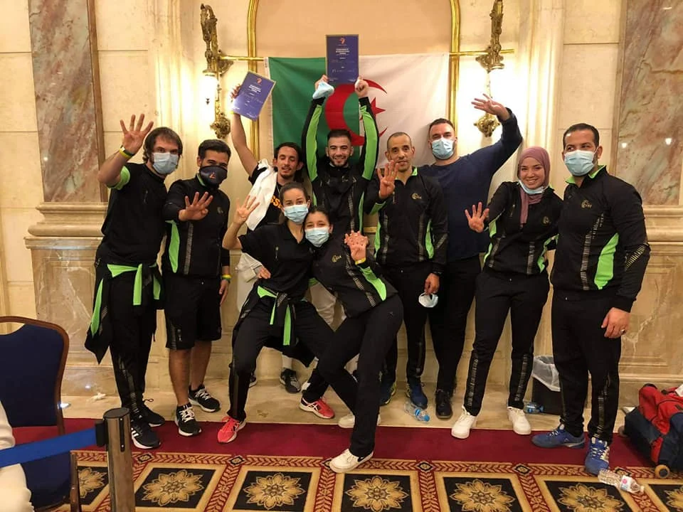 Time argelino comemora classificação Algerian Fencers celebrate Tokyo Qualification