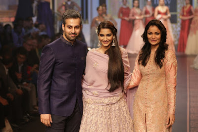 Sonam Kapoor walks the ramp at IIJW 2015 Photos