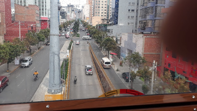 Nach einem längeren Deutschland Aufenthalt bin ich wieder gut in Bolivien eingetroffen. Der Flug von Frankfurt aus war sehr lange, da ich zudem zweimal umsteigen musste. In Sta. Cruz de la Sierra hatte ich alleine acht Stunden Aufenthalt bis zum Weiterflug. Die Patres holten mich aber in ihre Missionsstation ab. So konnte ich nach vielen Jahren mal wieder Tropenluft genießen. Hier in La Paz regnet es jeden Nachmittag. Morgens kommt allerdings schön die Sonne raus. Derzeit etwa 15 Grad. Wenn die starken Regenschauer nachlassen, geht die Reise von hier aus zu meiner Missionsstation an der argentinischen Grenze weiter. Das wird aber noch dauern.