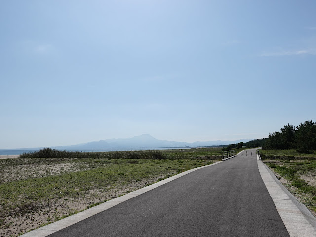 弓ヶ浜海岸の遊歩道を帰ります