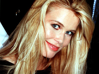 Claudia Schiffer closeup wallpaper