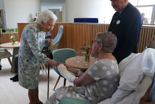 Queen Elizabeth II made a surprise visit to Thames Hospice