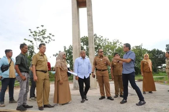 Tinjau Pembangunan Youth Center dan Tugu Apeksi, Bima Arya Sebut Padang Memang Beda!