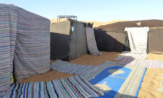 Noche en una jaima del desierto de Erg Chebbi.