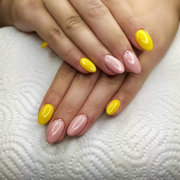 Yellow Style Nail Art Ideas #44