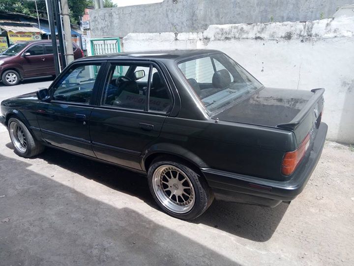  JUAL  BU Mobil  Bekas BMW  318i Harga  dibawah meja LAPAK 