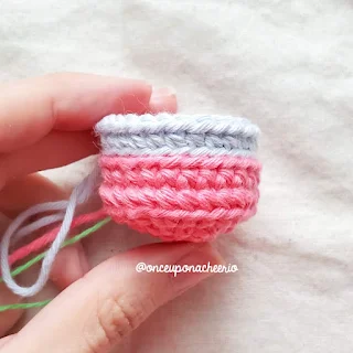 How to change colors when crocheting in the round