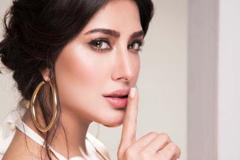 Mehwish Hayat Says, She Would Not Be Available For Any Bollywood Offer