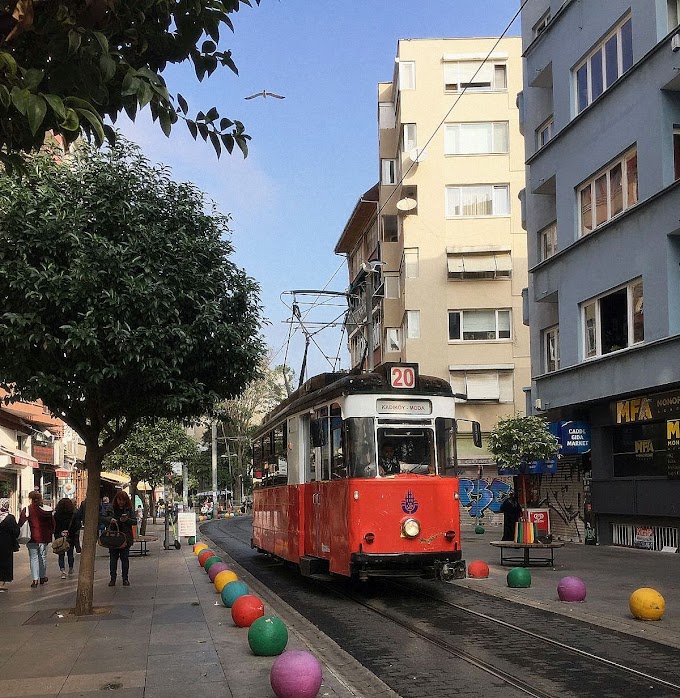 73- kırmızı tramvay