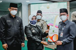 Rahma Melantik Surjadi Sebagai Kepala Bappelitbang dan Menyerahkan Surat Perintah Tugas Kepada Pelaksana Tugas Kepala Dinas