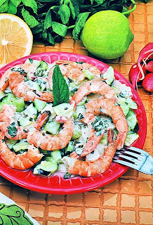 Salade de concombres aux radis et aux crevettes