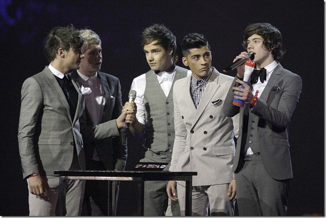 OneDirection11_v_23oct12_pa__1080x720