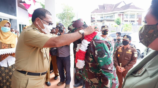 Edi Langkara dan Abdul Rahim Odeyan Terima Kunjungan Jefri Apoly Rahawarin di Halteng.lelemuku.com.jpg