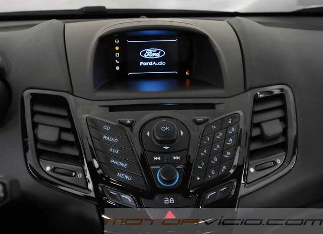 carro New Fiesta Hatch 2014 - interior - sistema SYNC