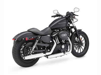 2011_Harley-Davidson_Sportster_Iron_883_1600x1200_rear_angle