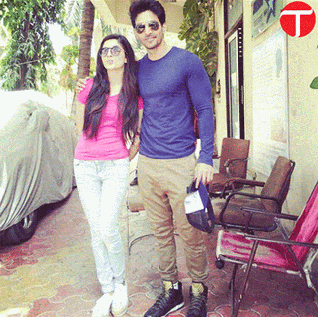 Harshvardhan Rane And Mawra Hocane Couple Wallpaper Download