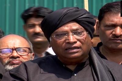 कांग्रेस अध्यक्ष मल्लिकार्जुन खरगे बोले - लोकतंत्र को खत्म कर रही है भाजपा, इसलिए हम कर रहे हैं विरोध