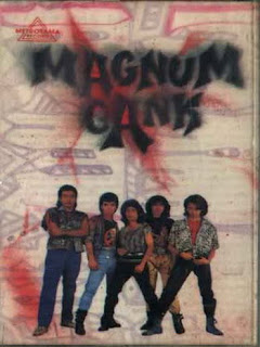  ialah grup band rock yang berasal dari  Magnum Gank  Magnum Gank – Bulan Berlin (1992)