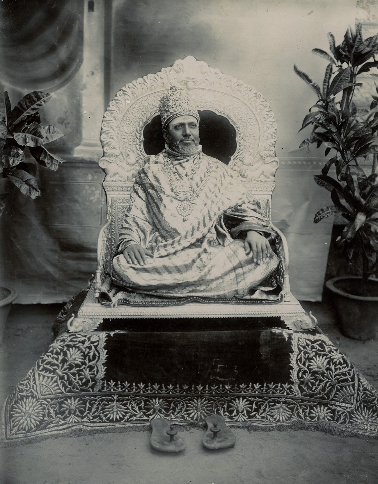 Jagadguru Shankaracharya Sri Sacchidananda Shivabhinava Nrisimha Bharati Mahaswami (Shivaswami) (Shankaracharya of Sringeri Sharada Peetham Math), Sringeri, Karnataka, India | Rare & Old Vintage Photos (1900)