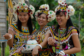 wanita dayak