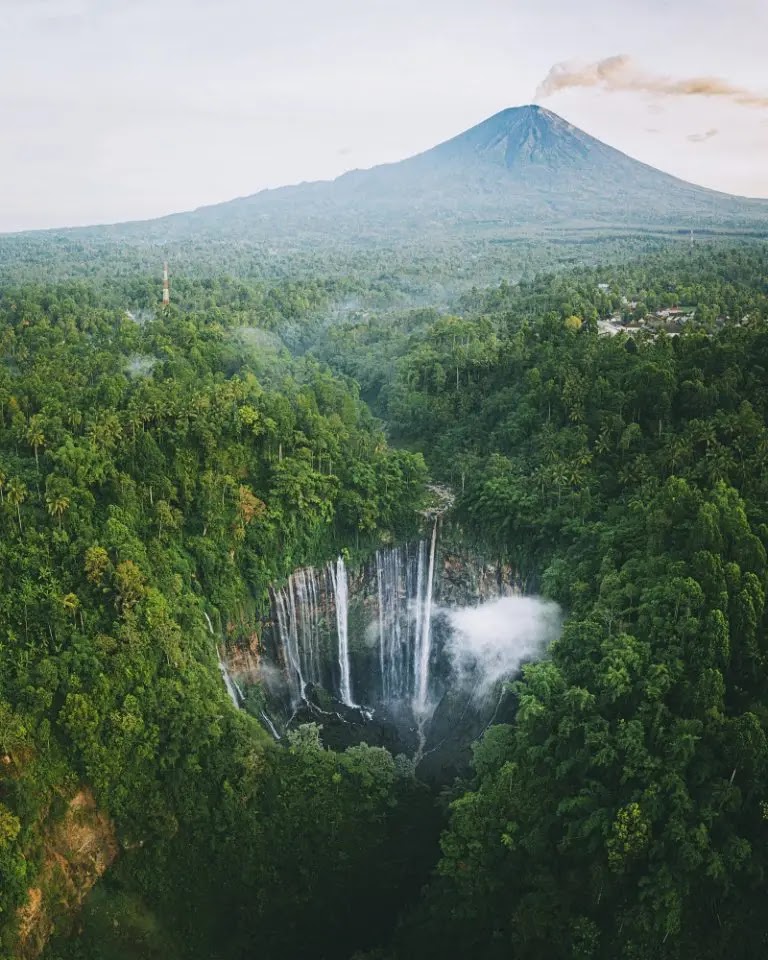 น้ำตกทัมปัค เซวู (Tumpak Sewu Waterfall)