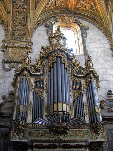 órgão ibérico da Igreja de São Francisco no Porto