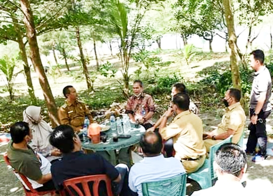 Biasanya Terima Tamu di Kantor,  Kali Ini Beda, Walikota Genius Umar Terima Kunjungan Deputi PT.Pegadaian di Pantai Cermin