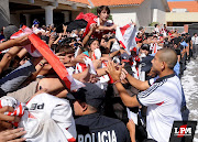 Una postal habitual, la pasión del hincha que multiplica su valor cuando es .