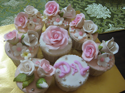 Our wedding engagement cupcakes collection
