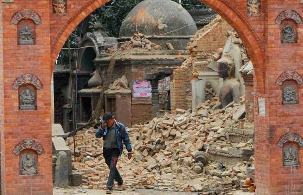 Número de mortos devido a terremoto no Nepal chega a 4.252