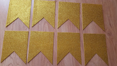 DIY Glitter Cupcakes Banner