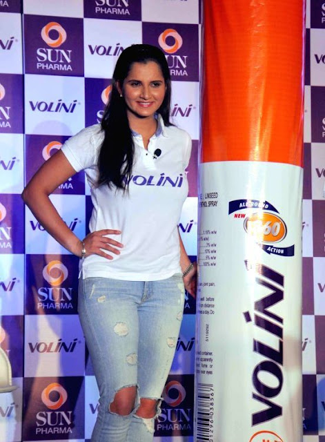 Sania Mirza hot pics in white T Shirt looking hot 