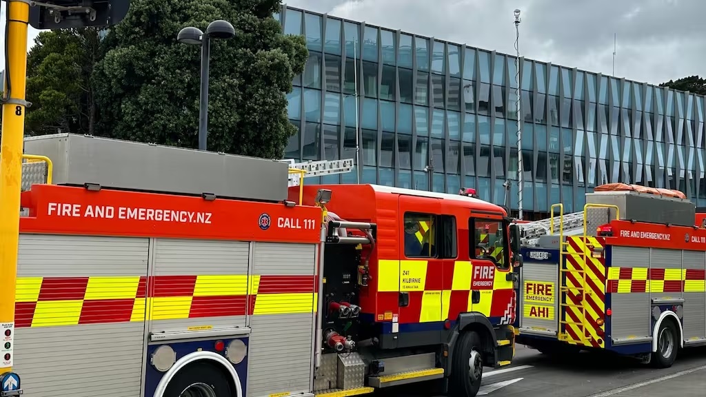 Xe cứu hỏa bên ngoài Bệnh viện Nhi Wellington sáng nay. (NGUỒN: 1 NEWS)