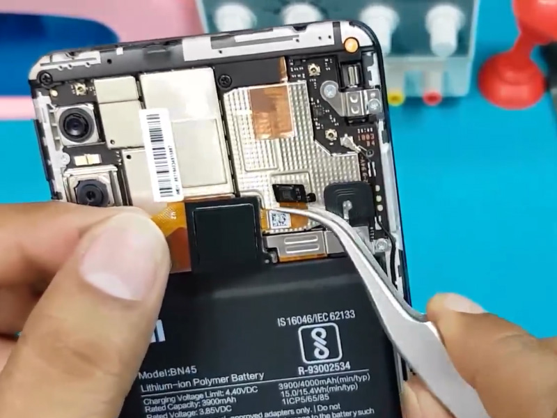 Cara Membuka Casing Belakang dan Mengganti Baterai Xiaomi 