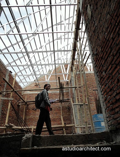 Pemasangan Atap Konstruksi Baja Ringan untuk Rumah Tinggal