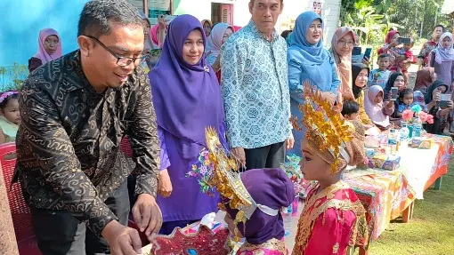 Bunda PAUD Padang Pariaman Wisuda Anak PAUD Azahra Sikabu Lubuk Alung