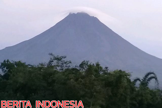 Gunung Merapi Semburkan 2 Awan Panas Guguran ke Arah Kali Gendol