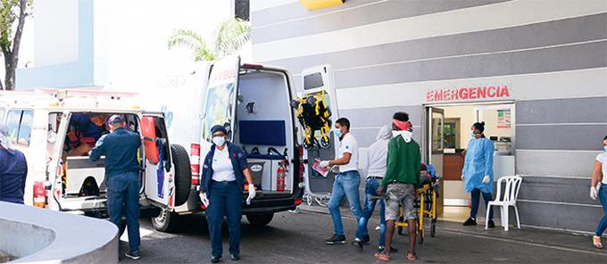 Médicos exhortan a las familias que eviten los excesos durante Navidad