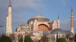  Για περισσότερο από μια χιλιετία, ως και την άλωση της από τους Τούρκους το 1453, η Κωνσταντινούπολη αποτελούσε ένα από τα μεγαλύτερα αστικ...