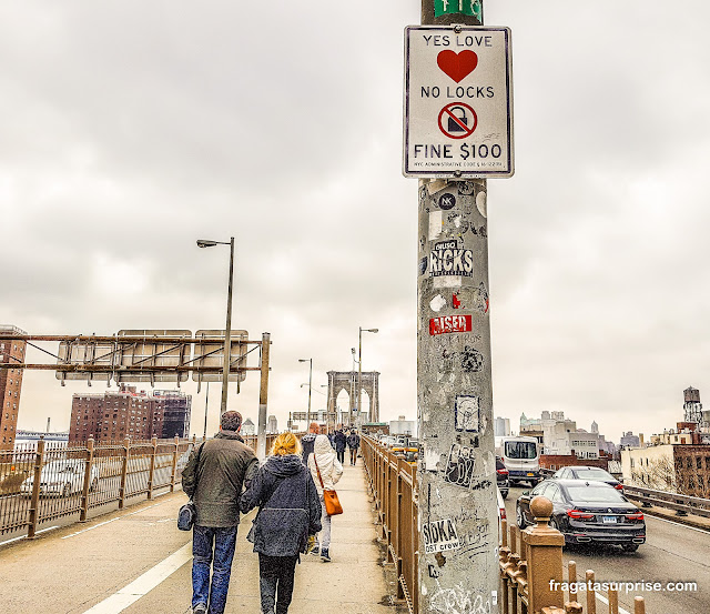 Acesso à Ponte do Brooklyn em Manhattan, Nova York