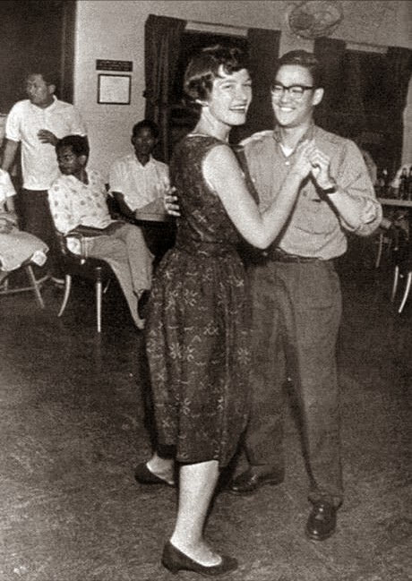 64 Historical Pictures you most likely haven’t seen before. # 8 is a bit disturbing! - Bruce Lee on a dance floor