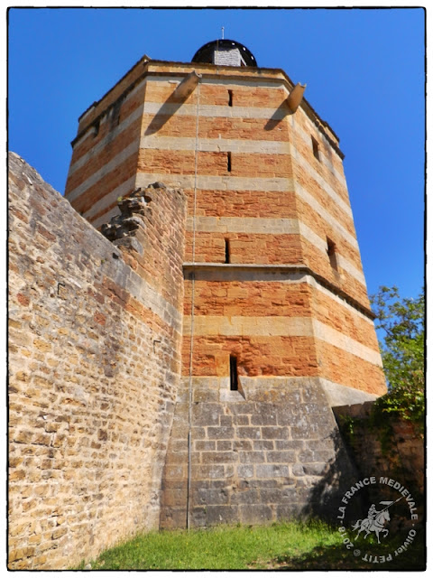 TREVOUX (01) - Château-fort