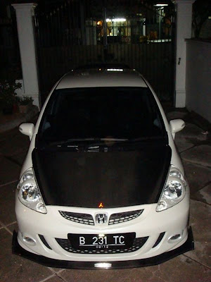 Honda Jazz Modified With Simple Black White Bodycolor-1