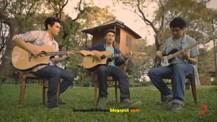 Lirik Lagu The Overtunes - Jatuh Dari Surga | http://juraganliriklagu.blogspot.com/