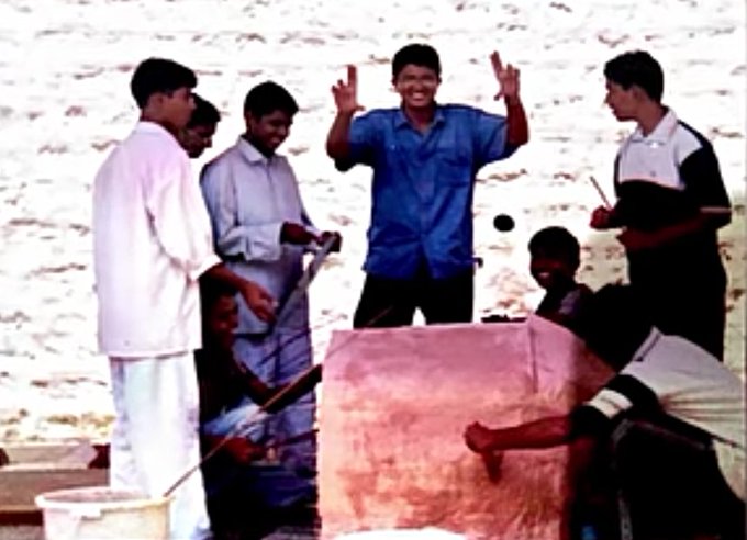 Telugu Actor Vijay Deverakonda (Center) Childhood Pic with his Friends | Telugu Actor Vijay Deverakonda Childhood Photos | Real-Life Photos