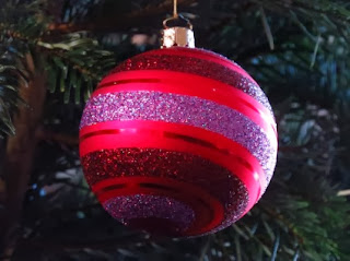 Navidad, Bolas Rojas de Cristal con Diseños